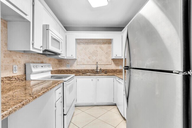 Foto del edificio - 5961 N Falls Circle Dr