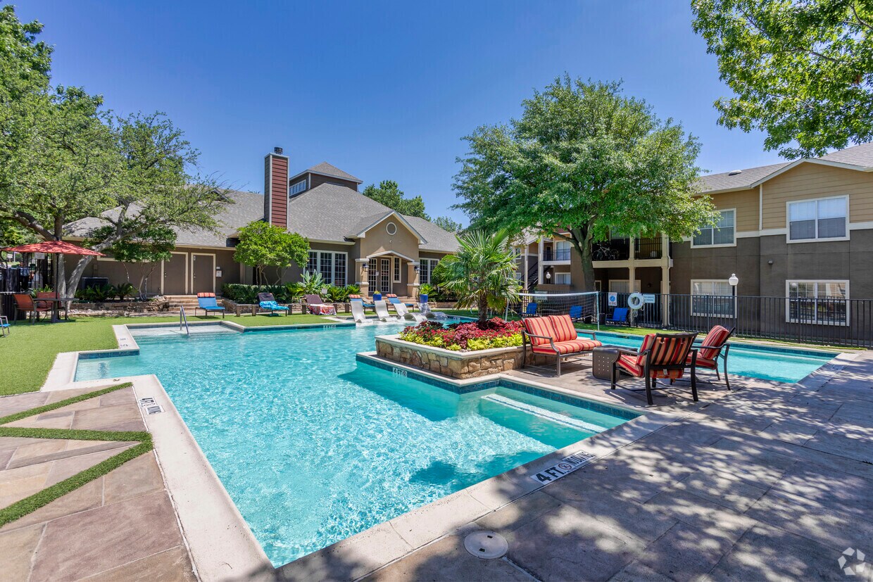 The Enclave at Stonebrook Apartments in Frisco, TX