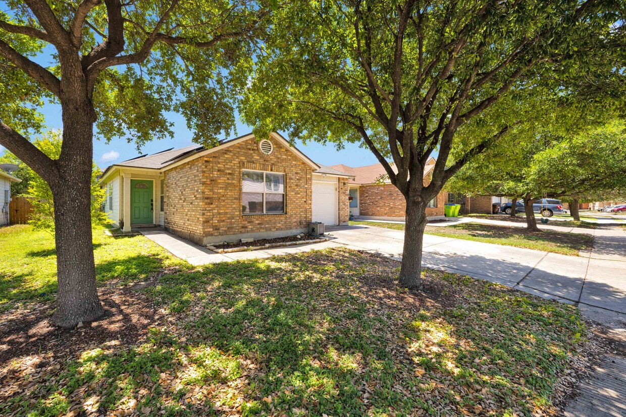 Foto principal - Beautiful rental home located in NW San An...