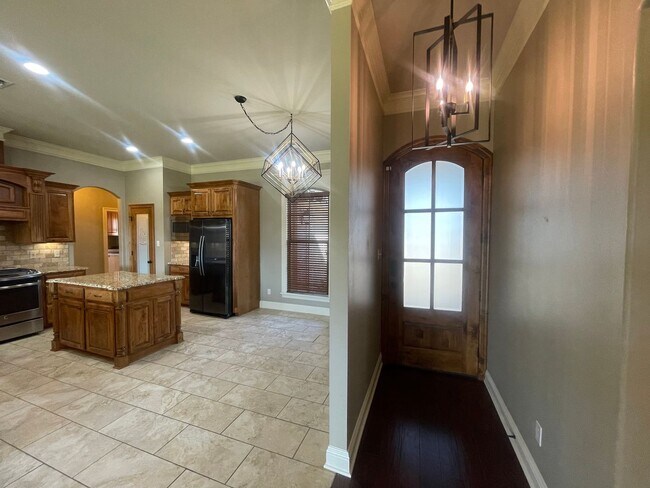 Building Photo - Benton Beauty! Don't Miss Out!