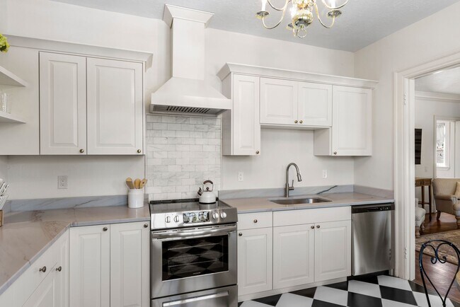 Foto del edificio - Historic Luxury Living