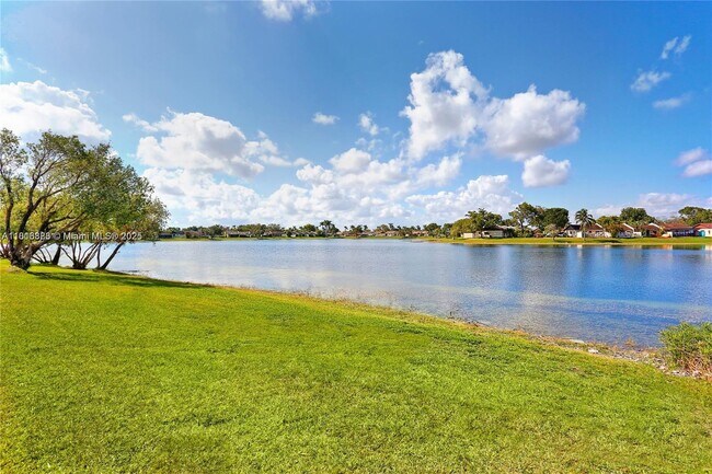 Foto del edificio - 4902 SW 138th Ave