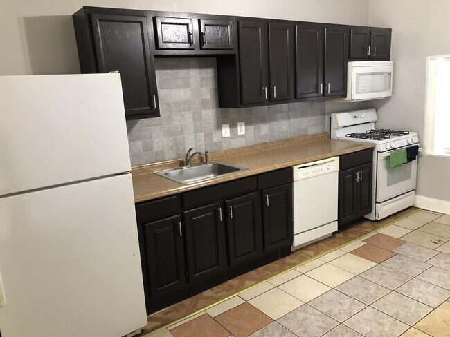 Building Photo - 2918 E Madison St