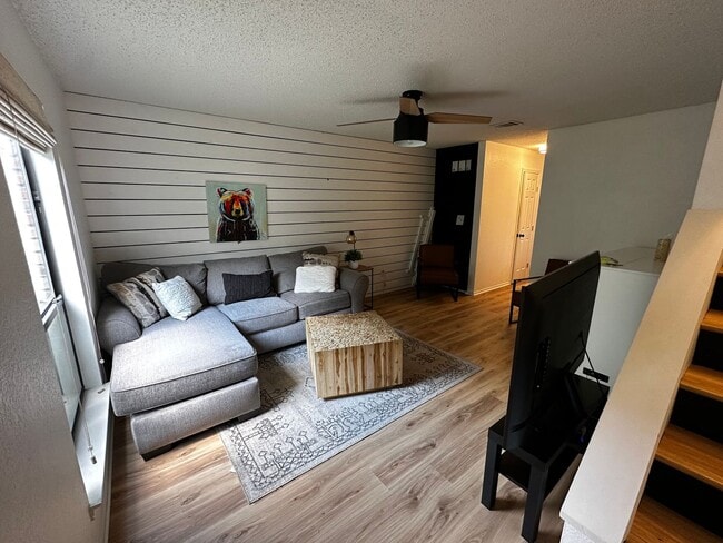 Foto del edificio - Furnished 2/2.5 Condo Blocks from Baylor C...