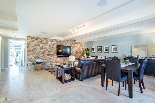 Foto del edificio - 7121 E Rancho Vista Dr