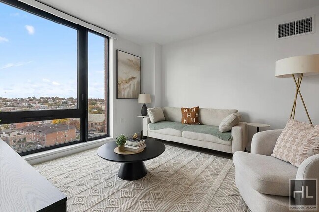 Foto del edificio - Luxurious Woodside 2 Bedroom/2 Bath  with Views!