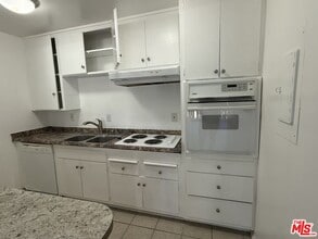 Building Photo - 10840 Camarillo St