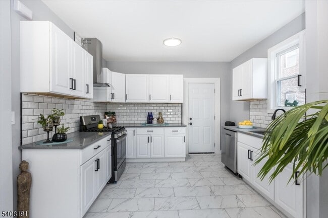 Building Photo - 440 N Grove St