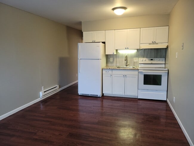 Building Photo - Your new home awaits!