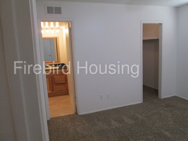 Foto del edificio - 2305 E Cactus Rd