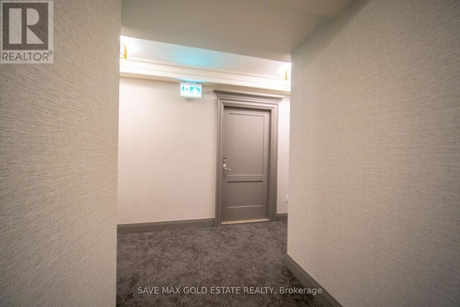 Photo du bâtiment - 30-830 Elm Dr W