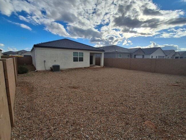 Building Photo - Free December Rent! 2023 built home, fully updated! No application fee! Schedule a showing today!