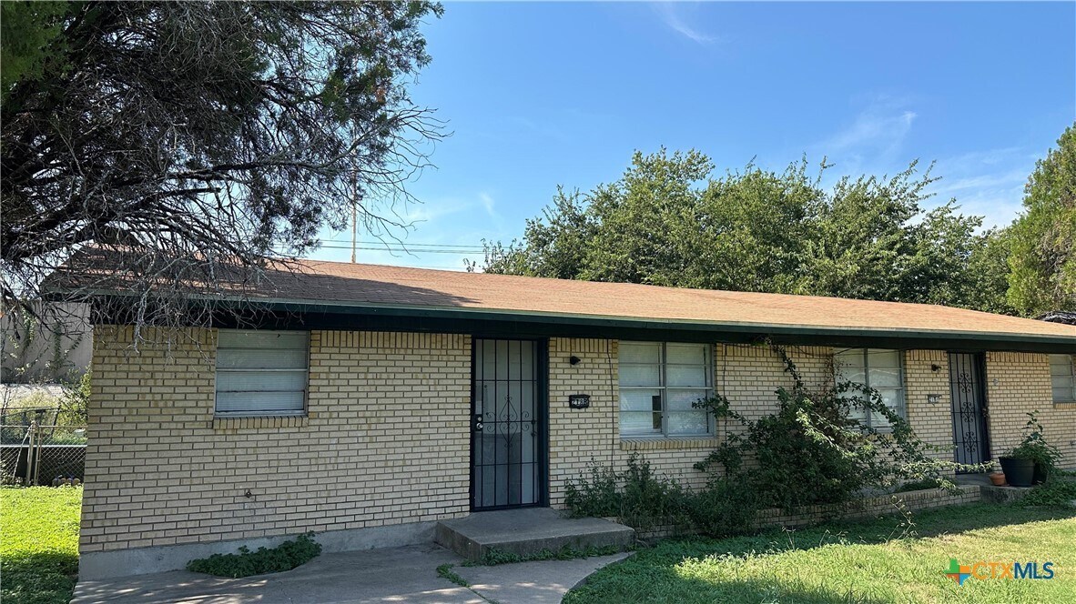 Foto principal - 218 E Valley Rd