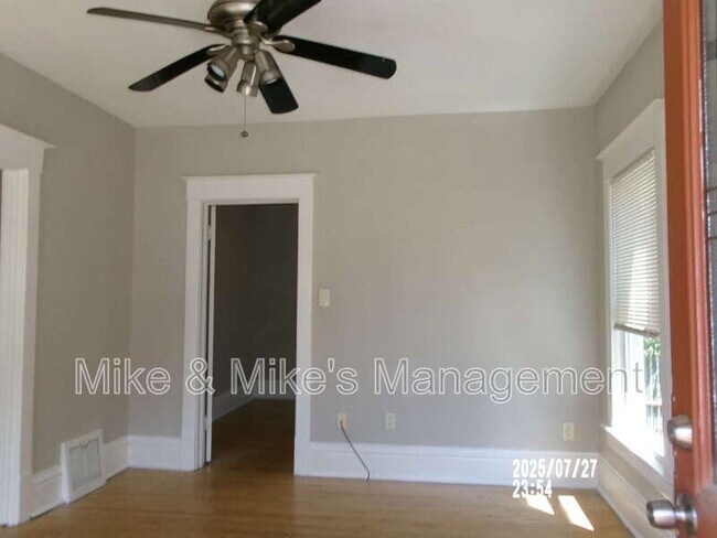Foto del edificio - 6108 W Madison St