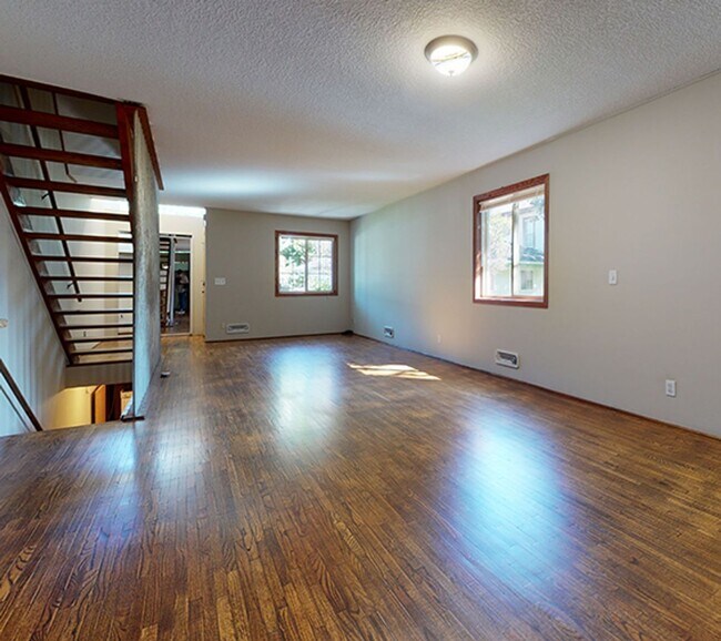 Building Photo - 1083 18th Ave SE