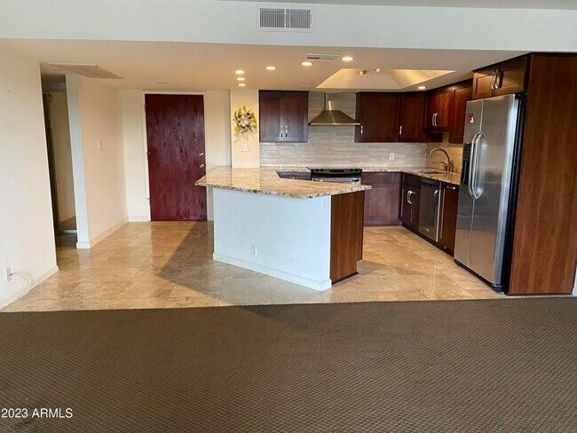 Foto del edificio - 7820 E Camelback Rd