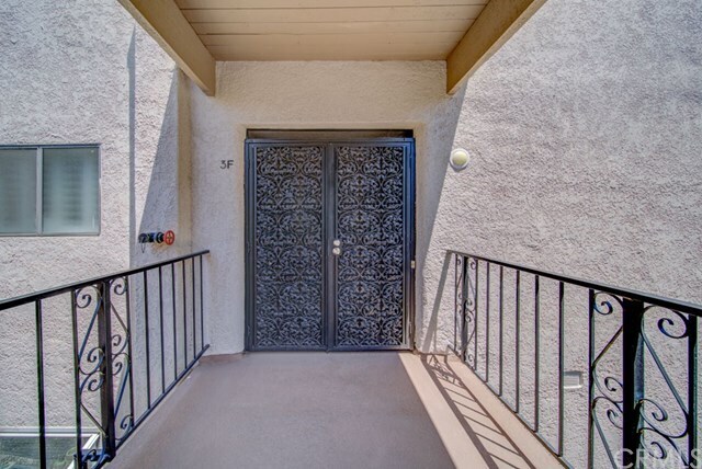 Building Photo - 5518 Paseo Del Lago E