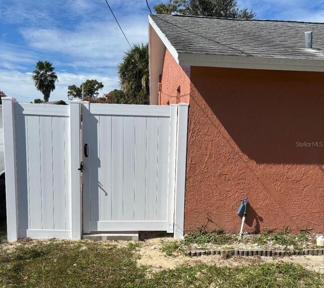 Building Photo - 15827 Adobe Dr