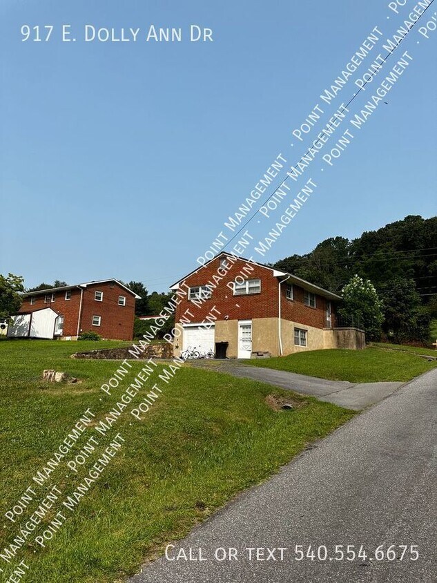 Foto del edificio - Great 3 Bed 1 Bath Home! (WORKING ON GETTI...