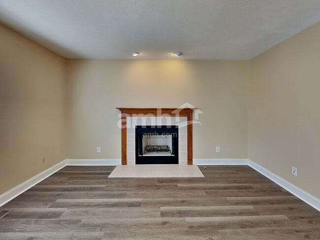 Building Photo - 516 Longview St