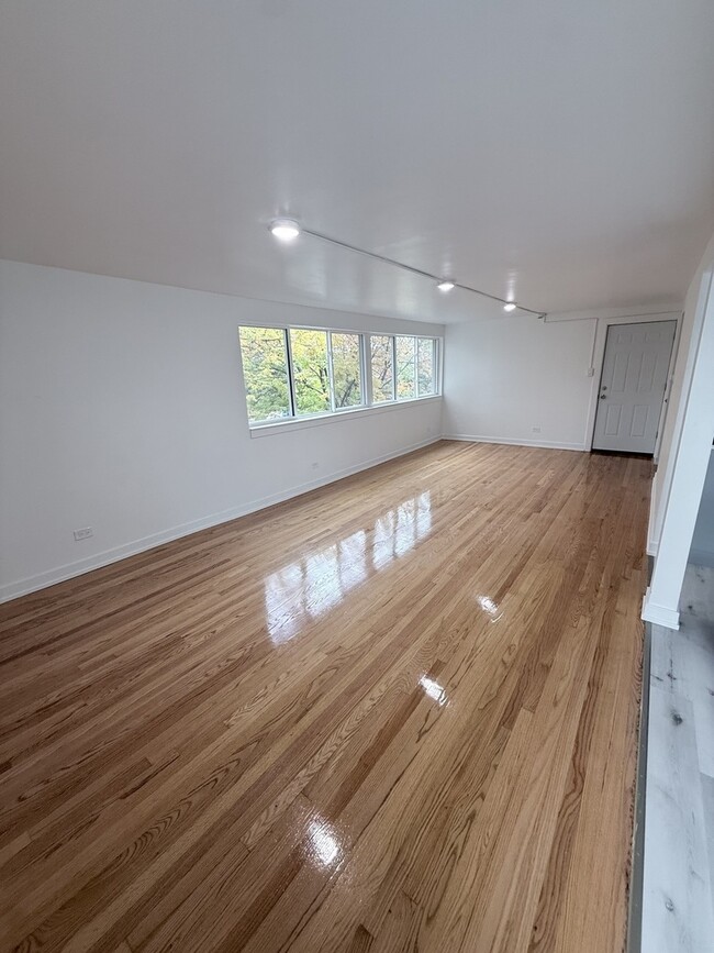 Building Photo - 4656 W 87th St