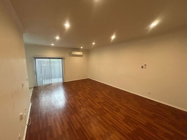 Building Photo - 4412 Ocean View Blvd