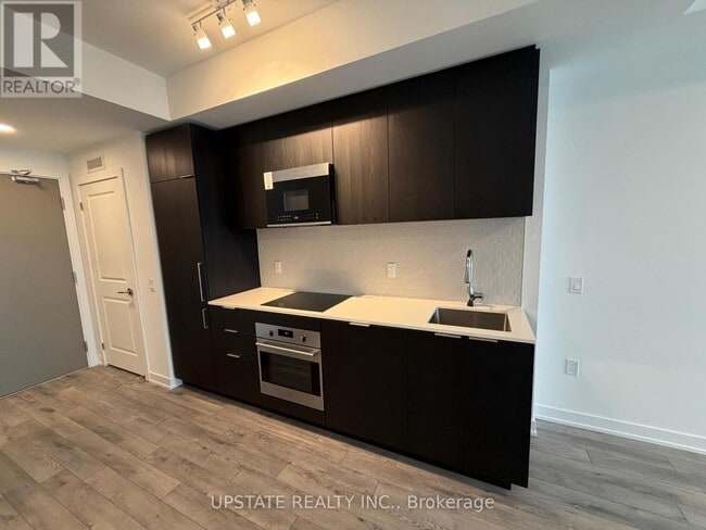 Building Photo - 15 Skyridge Dr