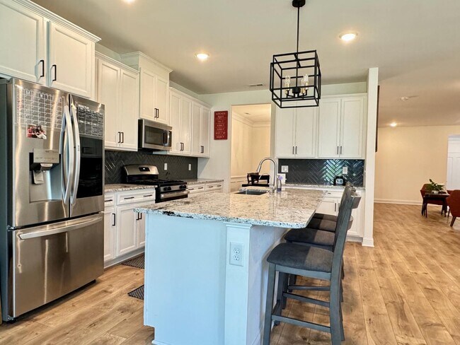 Foto del edificio - Spacious Luxury 3 Bedroom Townhome for Rent - Great Amenities