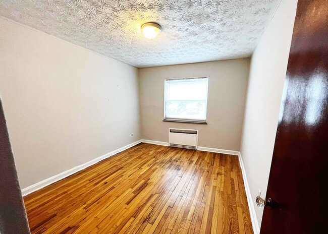 Foto del edificio - 596 Lowell Ave