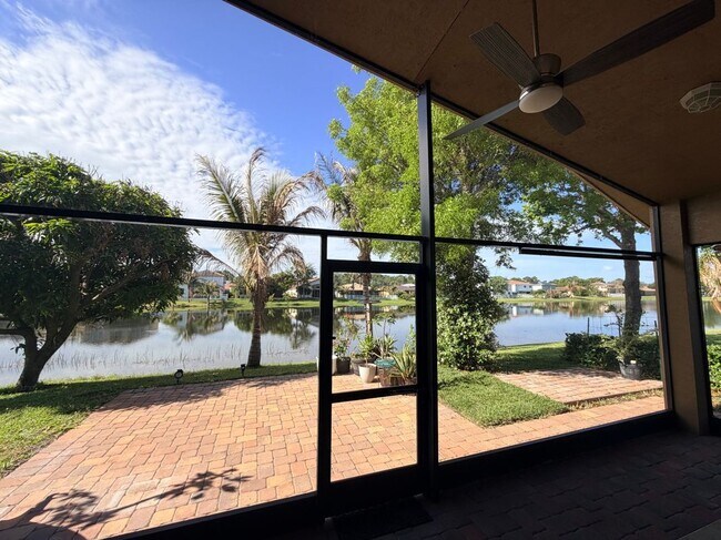 Foto del edificio - 2165 Newport Isles Blvd
