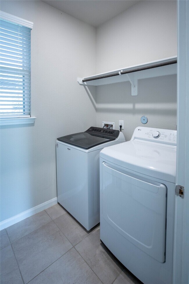 Foto del edificio - 2115 Bear Oak Ct