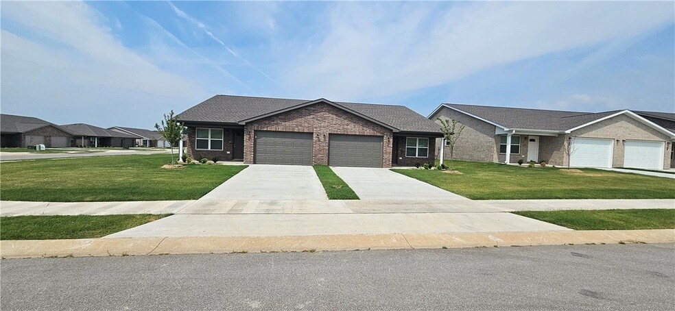Foto principal - 6805 NW Trevy St