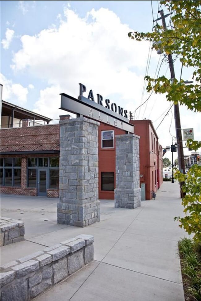 Building Photo - 2925 Dogwood Creek Pkwy NW