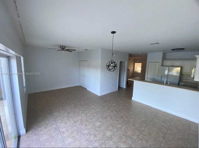 Foto del edificio - 9283 SW 219th St