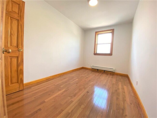 Building Photo - 2530 Cropsey Ave