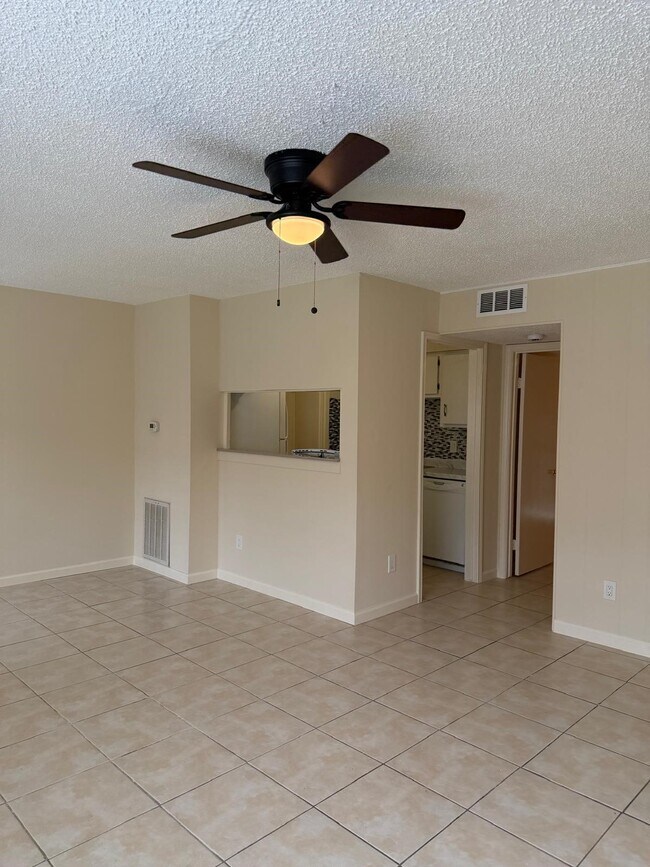 Building Photo - 6402 Del Monte Dr