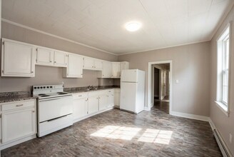 Building Photo - 22-24-24 Green St