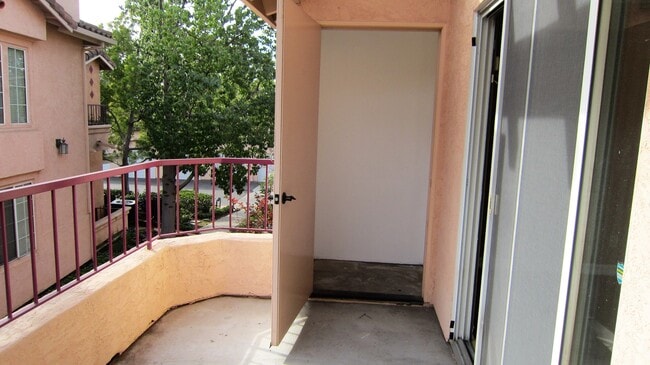 Building Photo - RANCHO BERNARDO - 2 BR RANCH BERNARDO CONDO WITH BEAUTIFUL VIEWS & RESORT STYLE AMENITIES