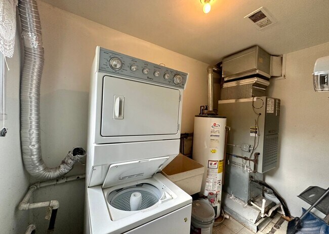 Building Photo - Charming 3Bed/1Bath in Milford Mill - Big ...