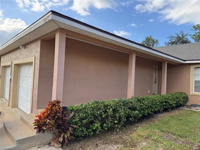 Building Photo - 1013 Fox Lake Dr