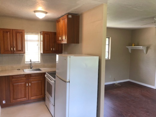 Building Photo - 1 bed/1 bath second floor apartment availa...