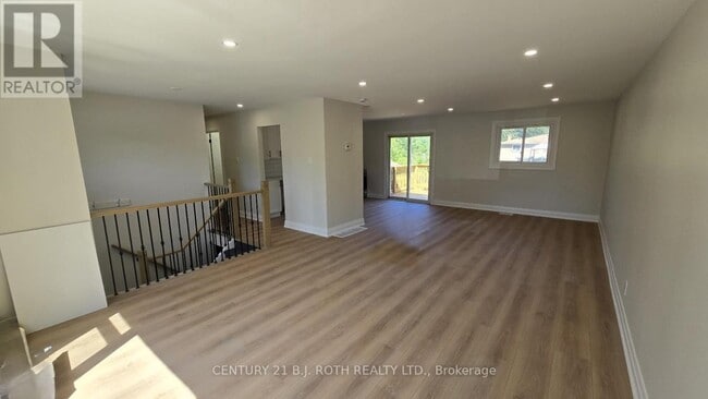 Building Photo - 698 Burton Dr