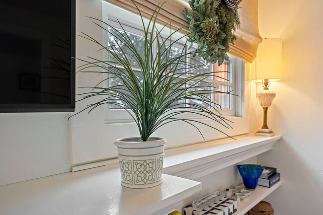 Building Photo - 131 Broadway Ave N