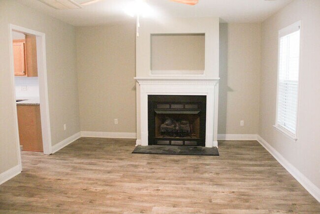 Foto del edificio - ***Coming Soon!!!!***Beautiful town home in Clayton