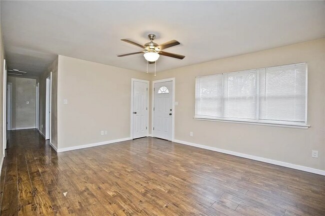 Foto del edificio - 2106 Dogwood Pl