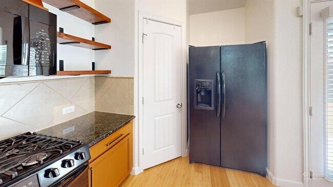 Foto del edificio - 112 Esparza Ct