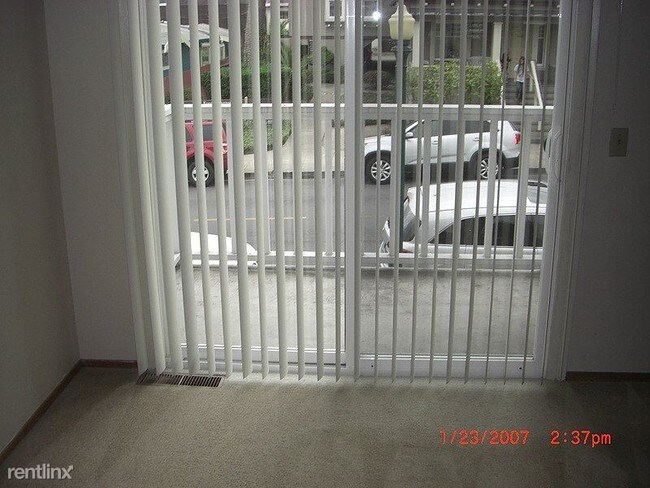 Building Photo - 2 br, 1.5 bath Townhome - 618 Forest Avenue A