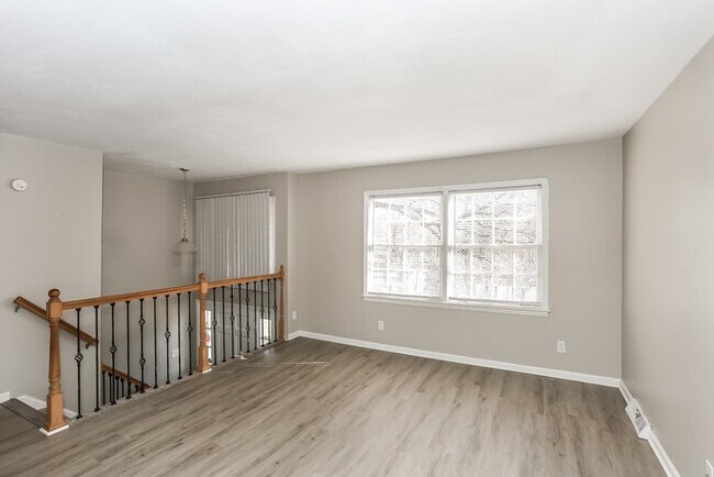 Building Photo - Great Split Level Home in Charlotte