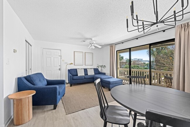 Building Photo - Cute fully furnished 1-Bedroom Codo in Sea...