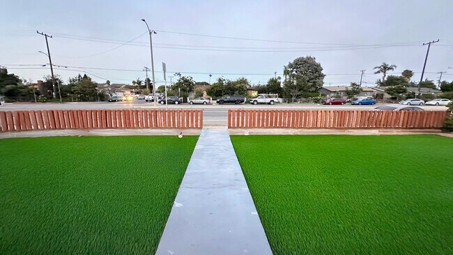 Foto del edificio - 4805 Saviers Rd